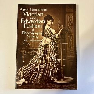 Victorian And Edwardian Fashion: A Photographic Survey Paperback